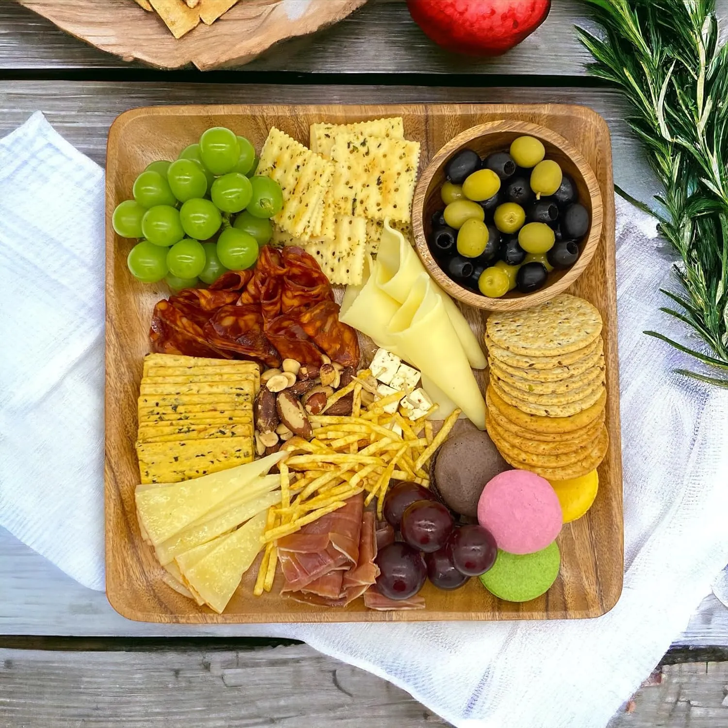Acacia Wooden Plates – Set of 4, 10 Inch Square Rustic Wood Platters – for Food, Dining, BBQ Parties & Picnics, Durable, Handcrafted to Last, Joint Free, Continuous Beautiful Grains