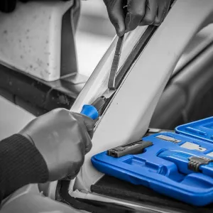 GT Tools Glass Technology – RazorScraper Kit - Includes A 5 Pack Of 4 Different Types Of Blades - Starter Kit