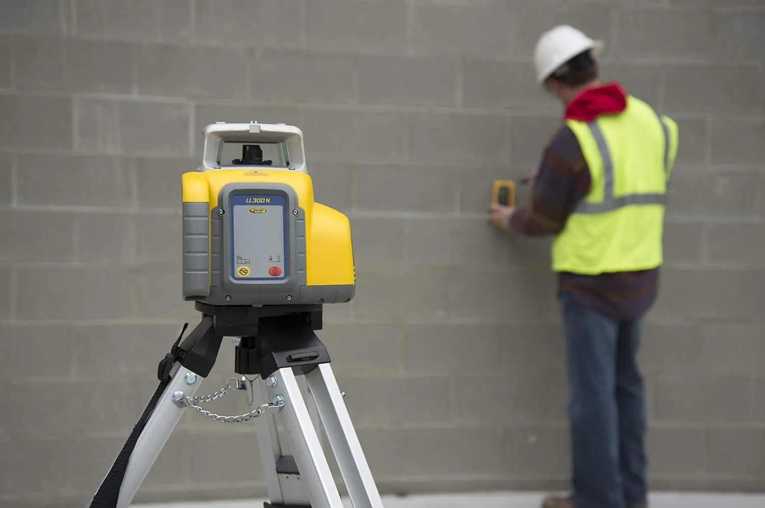 Spectra Precision LL300N-4 Laser Level, Self Leveling Kit with HL450 Receiver, Clamp, and NiMH Rechargeable Batteries, Yellow